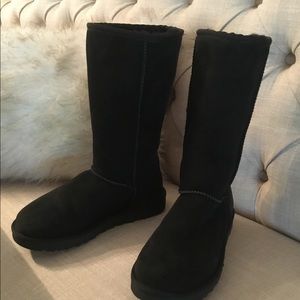 Tall Black Classic Ugg Boot sz 6